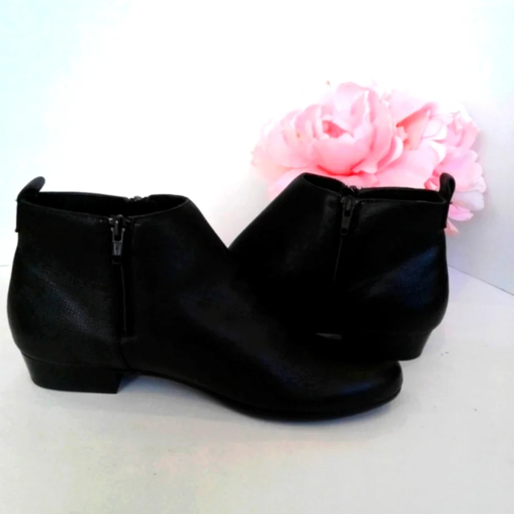 MUNRO black  genuine leather anckle boots
